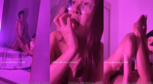 คลิปหลุด OnlyFans mimie_chnt69 สาวแว่นโดนผัวกระแทกหีคาห้องเชือด ร้องครางอย่างเสียว โดนจับซอยหีไม่มียั้งจนเสร็จ