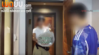 คลิปหลุดโอลี่แฟน Jbswg_diary น้องเจลลี่มาส่งพิชซ่าให้ลูกค้า แล้วเกิดเงี่ยนเลยจับโม๊คควยจนเสียวก่อนโดนจับกระเด้าแบบไม่ยั้งร้องครางลั่น